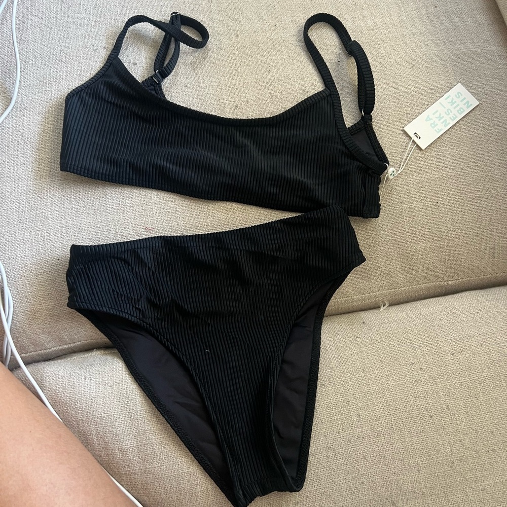 Frankies Bikini Set